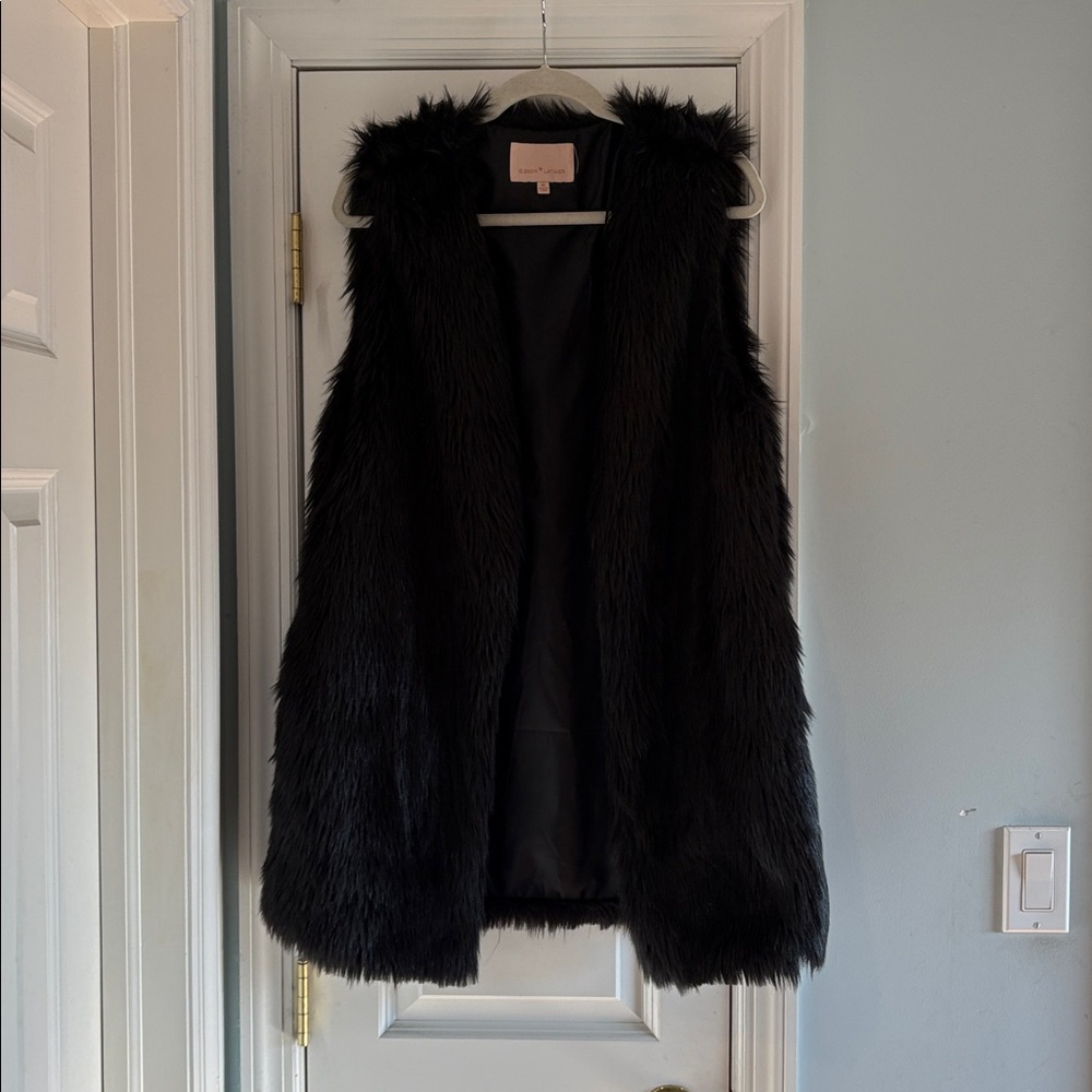 GIBSON LATIMER Cream Faux Fur Vest Size M